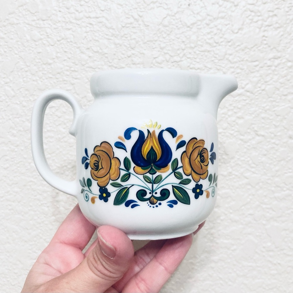 Vtg Winterling Bavaria Germany Gorgeous handpainted ceramic small creamer cup